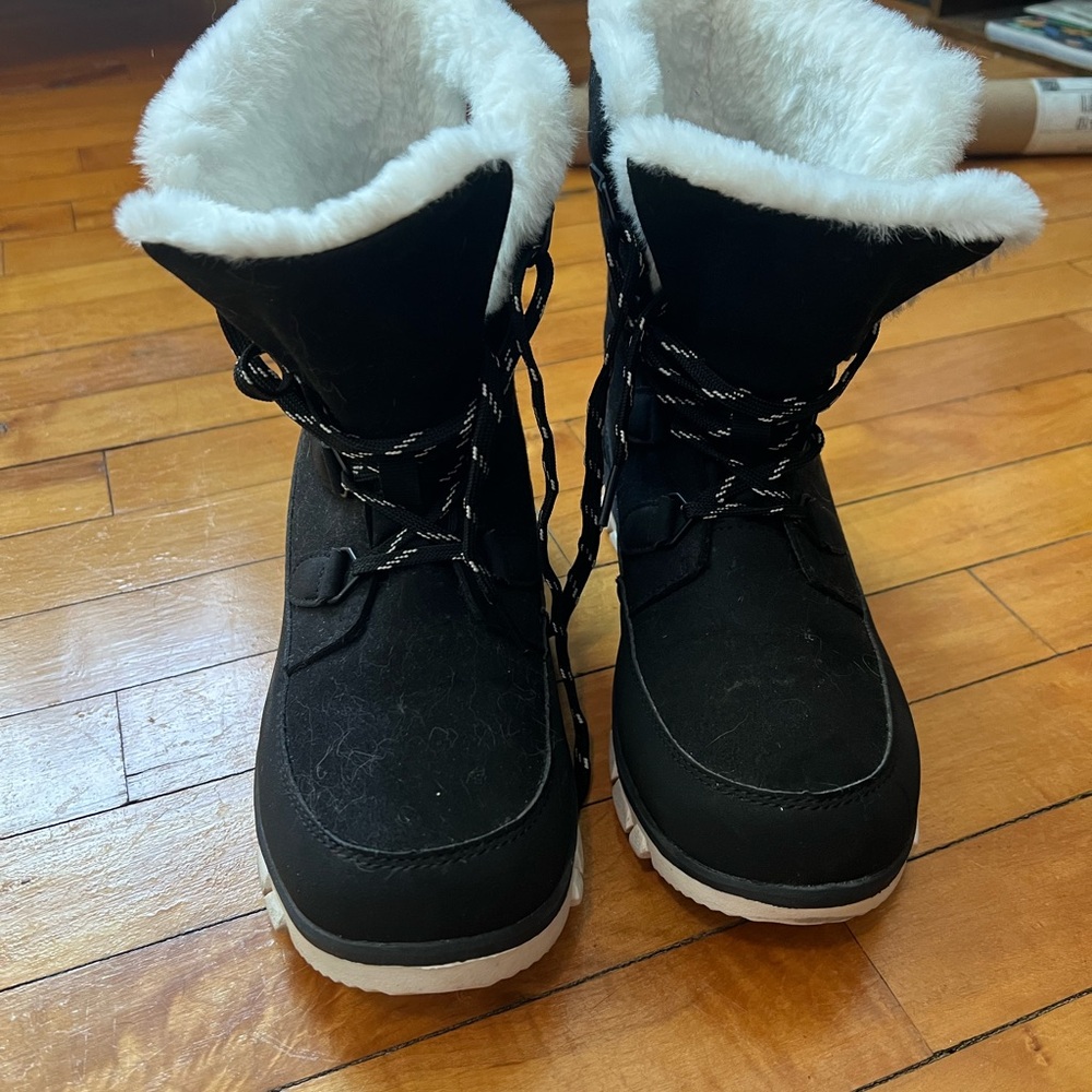 Black Winter Boots with White Fur Lining